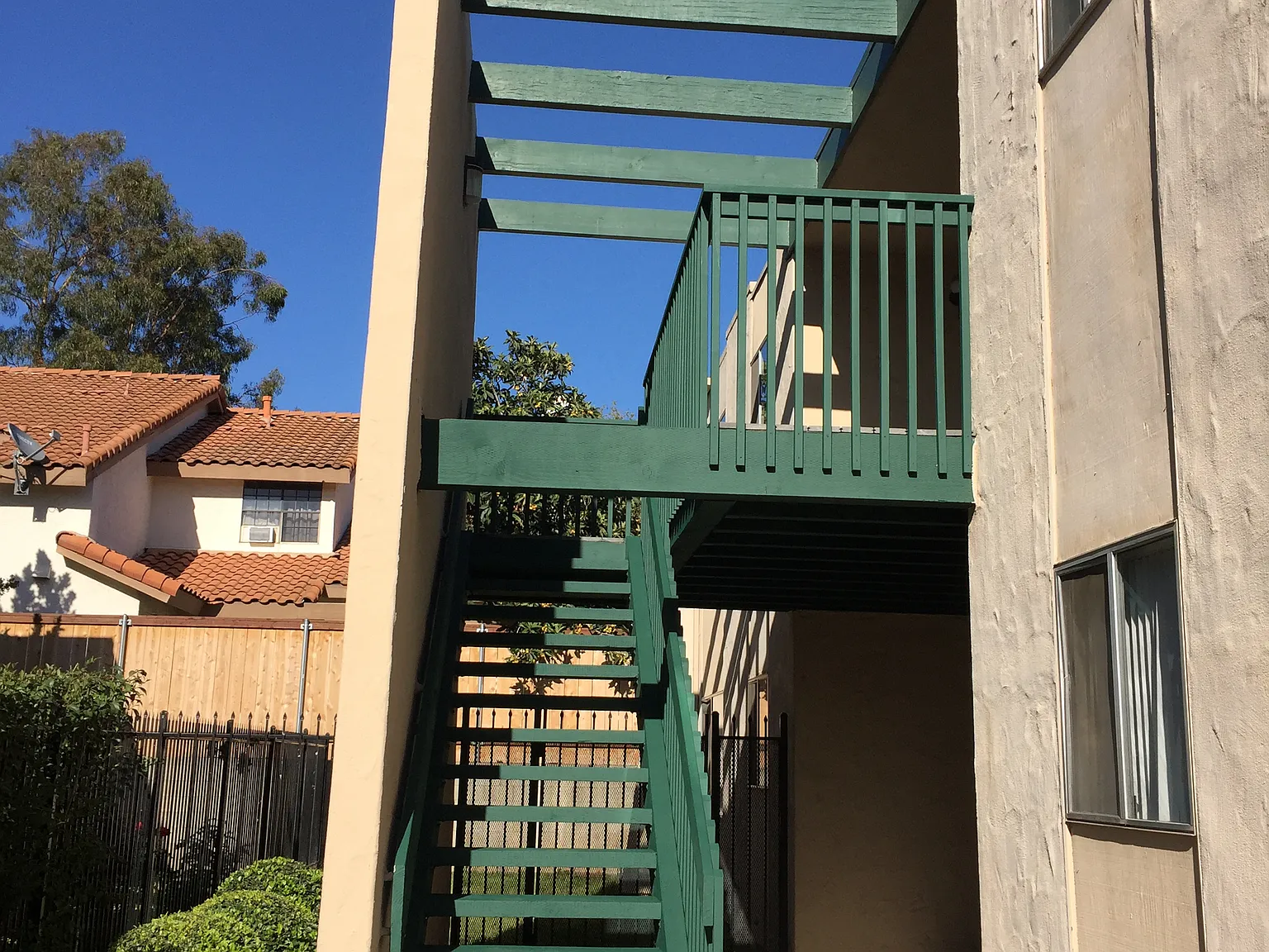2 bed, 1000 sqft, $2,295 — Photo 3