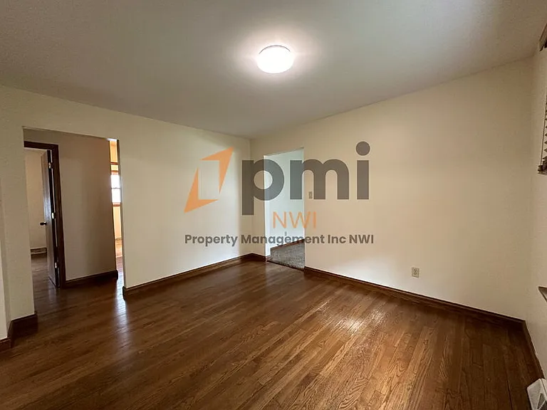 408 E Clark St — Photo 6