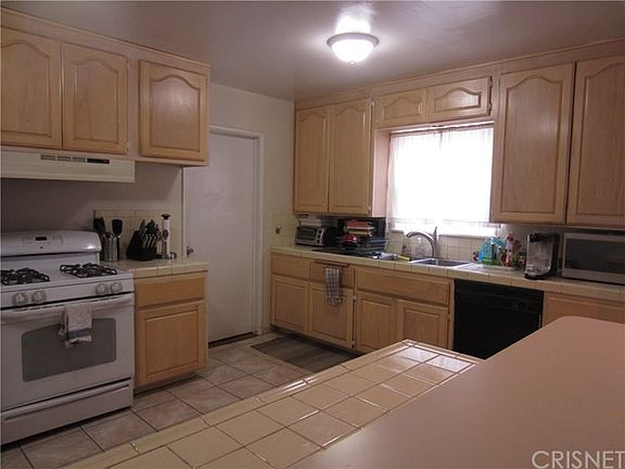 4th image of 7830 Lasaine Ave