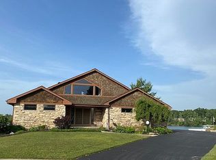 8021 N Shoreline Dr, Holland, OH 43528