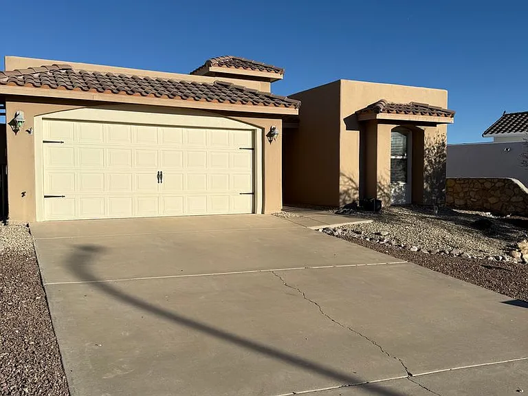 2043 Villa Napoli Loop E — Photo 2