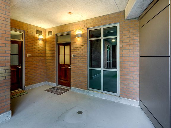 2nd image of 10610 NE 9th Pl #G405
