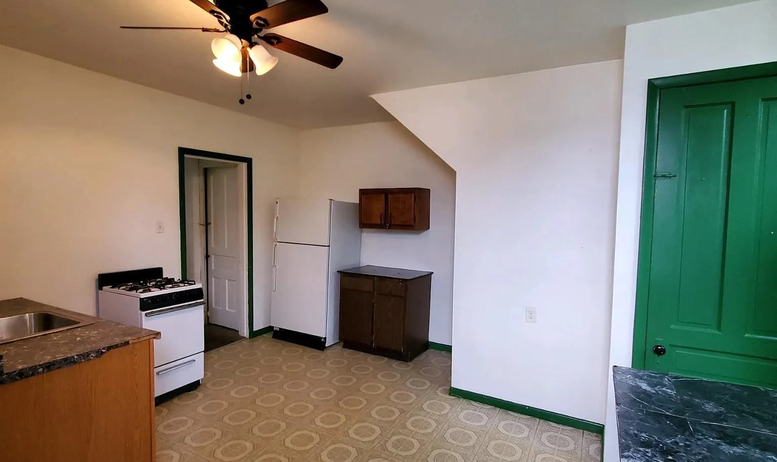 1 bed, 1000 sqft, $900 — Photo 2