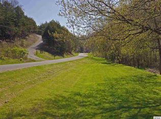 12 Wildwood Rd, Dandridge, TN 37725