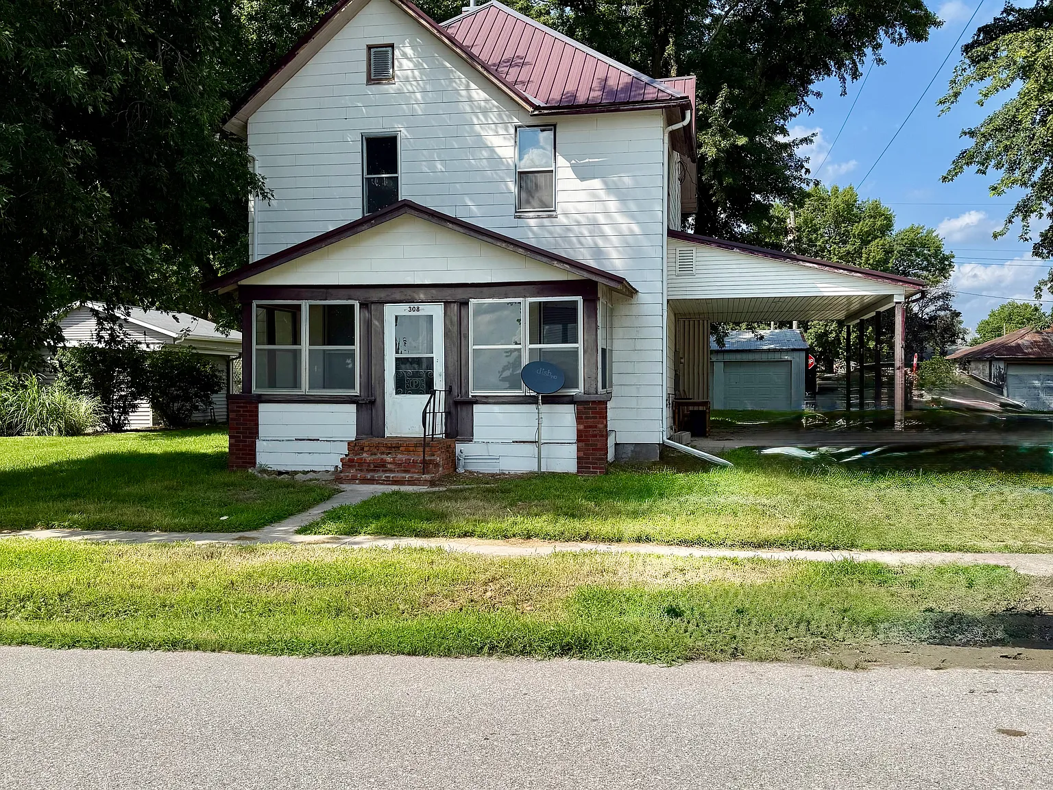 3 bed, 1356 sqft, $725 — Photo 1