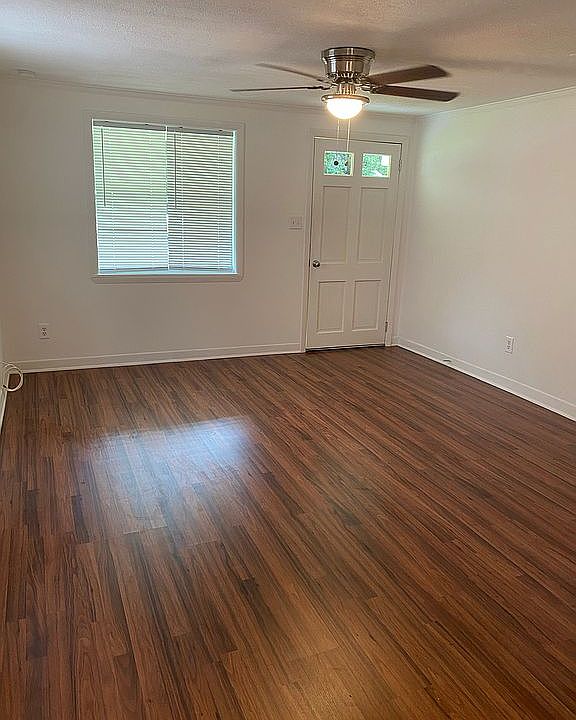 1st image of 214 Bayliss Ct