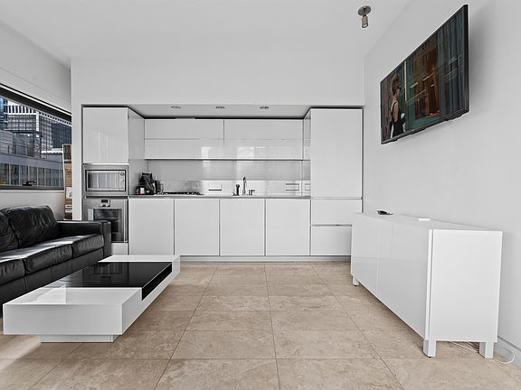 3rd image of 838 Hastings St W #1404