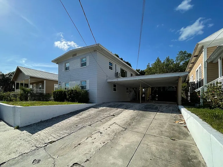 2704 E Columbus Dr — Photo 8