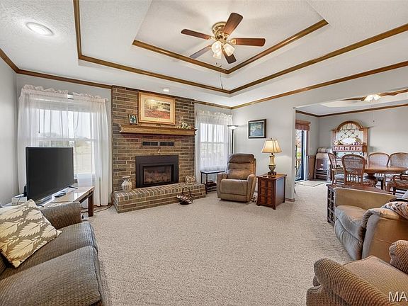 4th image of 301 Planeview Ave