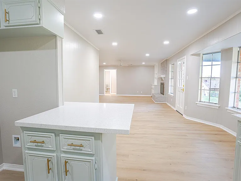 1601 Westwind Dr — Photo 11