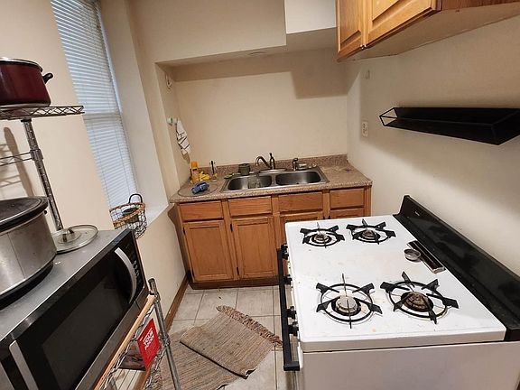 5th image of 3005 N Francisco Ave #B