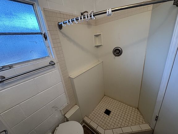4th image of 1033 W Columbia Ave #B