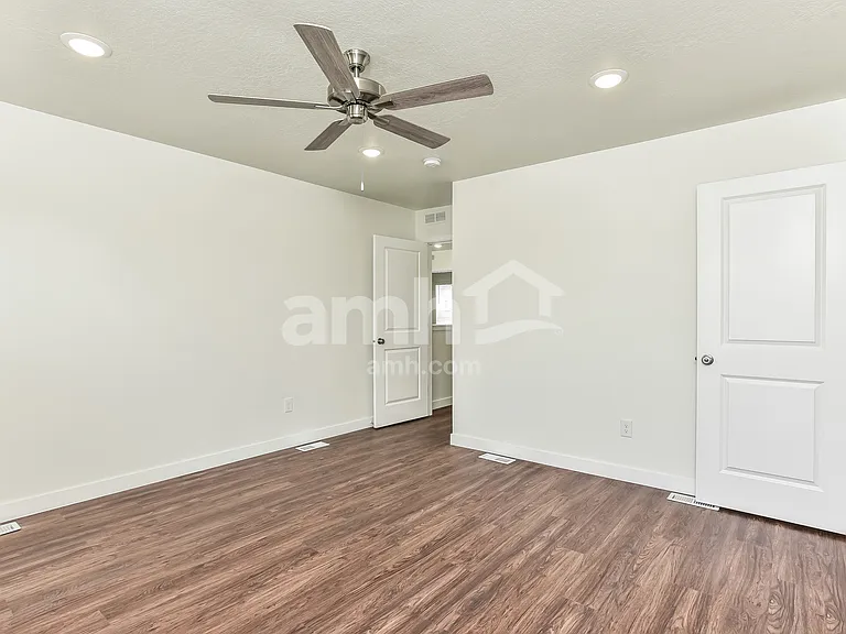 1108 E Daniel St — Photo 10