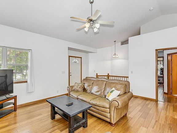 5th image of 719 S Westview Cir