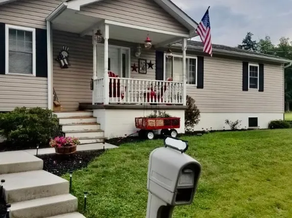 1170 Krissay St, Johnstown, PA 15904