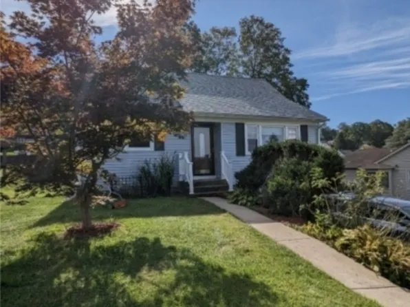 15 3Rd St, Dover Town, NJ 07801