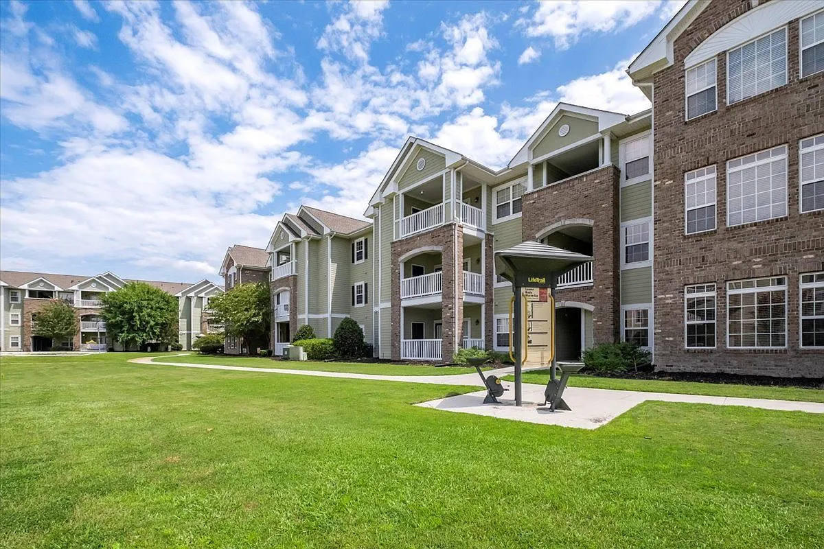 Puller Place Apartments — Photo 4