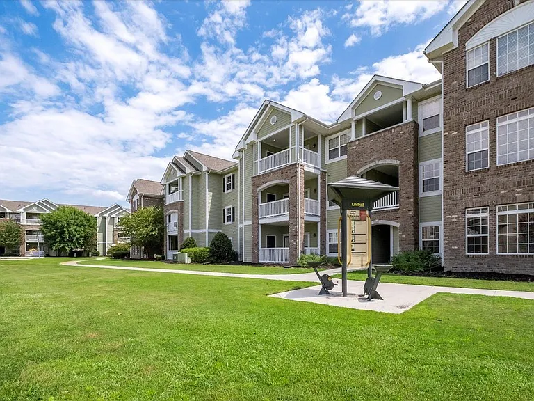 Puller Place Apartments — Photo 4