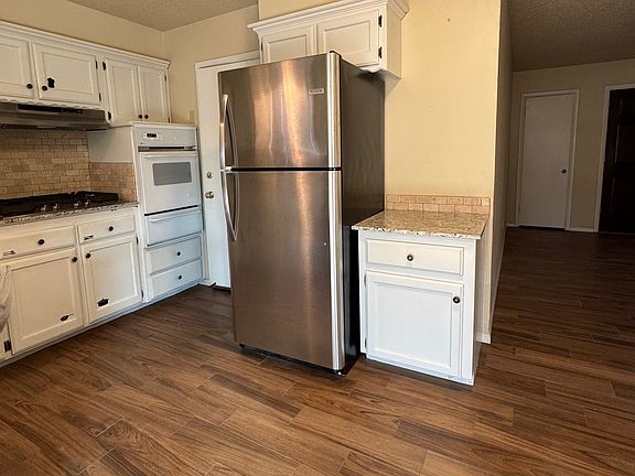 5th image of 2105 Marshall Dr