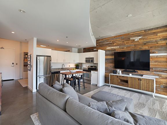 4th image of 600 12th Ave S APT 1706