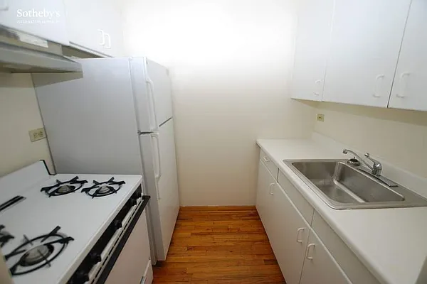 Rented by Sotheby's International Realty | media 12