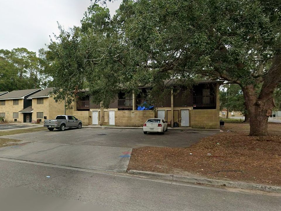 1st image of 513 SW 68th Ter #D