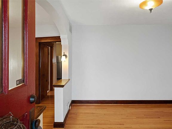 2nd image of 4421 Miami St