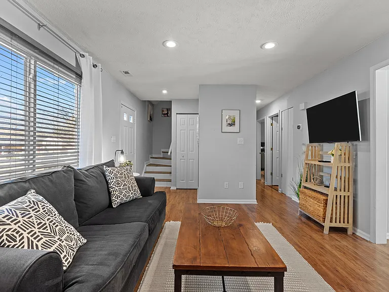2321 Sierra Dr — Photo 11