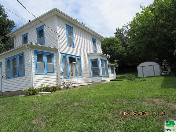 2nd image of 822 Dubuque St