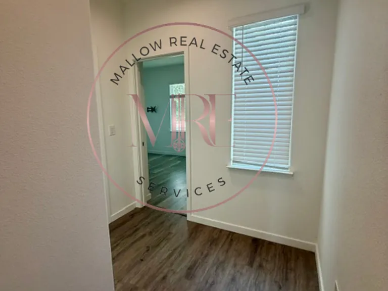 1451 Dunwoody Dr — Photo 5