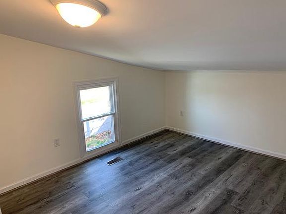 4th image of 1640 Chestnut Ave