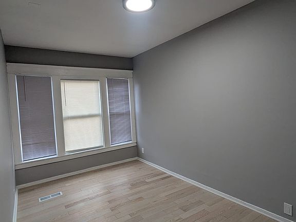 5th image of 235 Davenport Ave