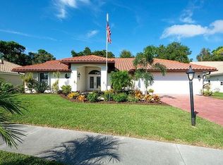1087 Hoover Cir, Nokomis, FL 34275