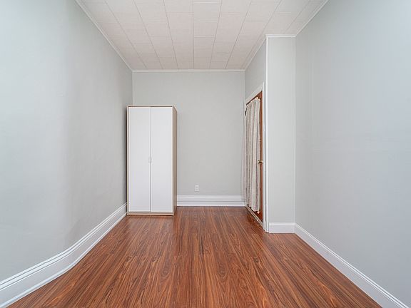 4th image of 20-44 Steinway St #1A