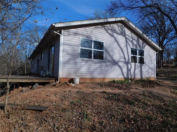2nd image of 4 River Bend Dr