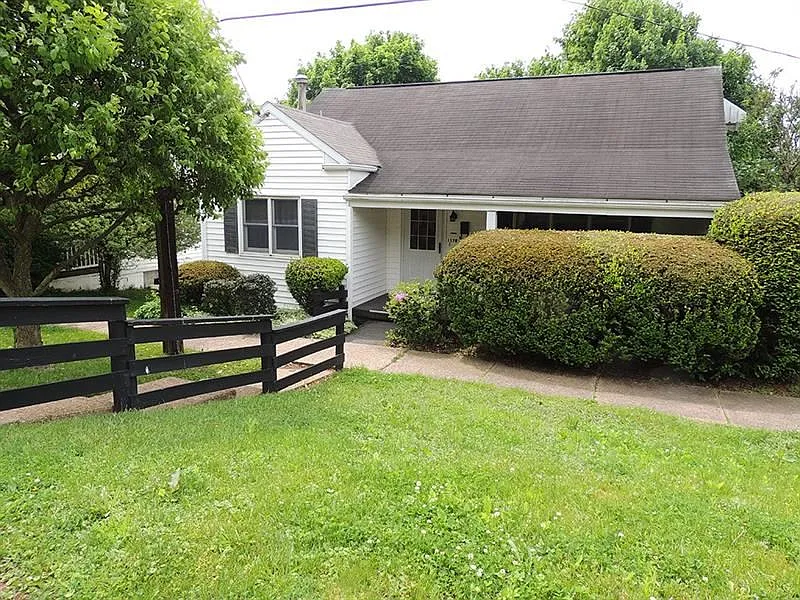 1370 Water St photo 1