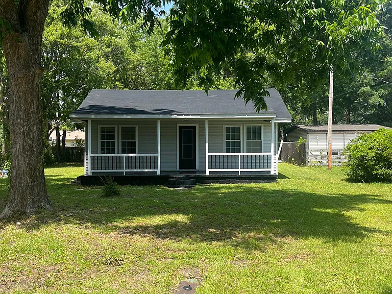 822 Bay St — Photo 4