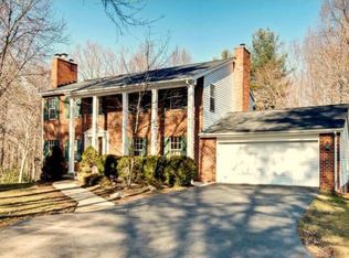 1103 Challedon Rd, Great Falls, VA 22066