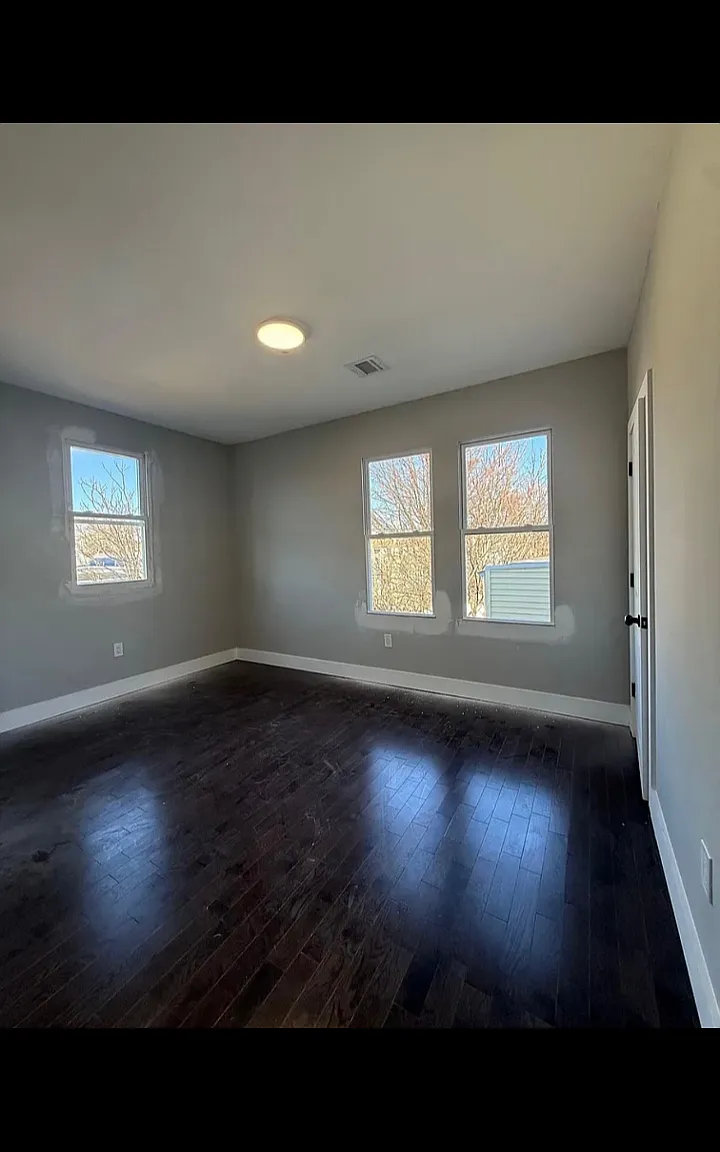 3 bed, 1.5 bath, $2,200 — Photo 2