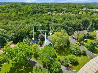 W326S1480 Forest Hills Dr, Delafield, WI 53018