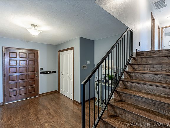 5th image of 234 E 17th St