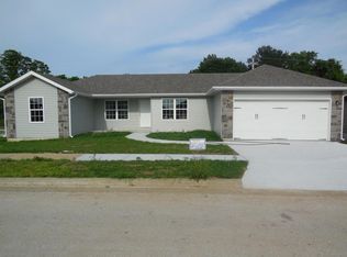 1110 S Strasbourg Ave, Springfield, MO 65802