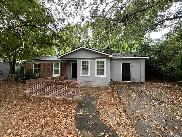 3 bed, 1055 sqft, $1,800 — Photo 1