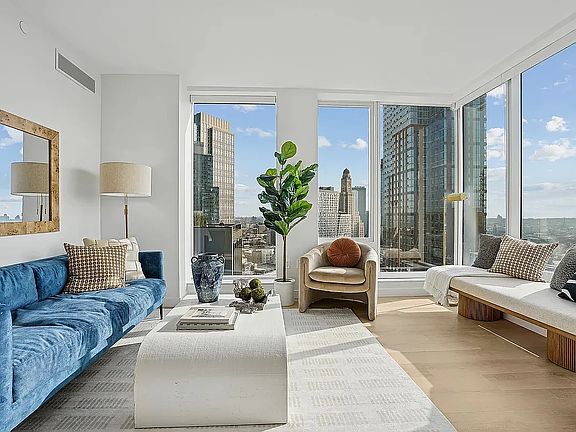 3rd image of 17 Hanover Pl #Penthouse 2e