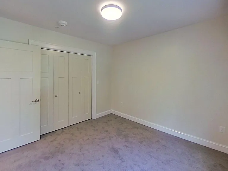 462 Main St #13 — Photo 4
