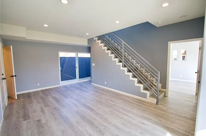 3 bed, 1286 sqft, $4,350 — Photo 4