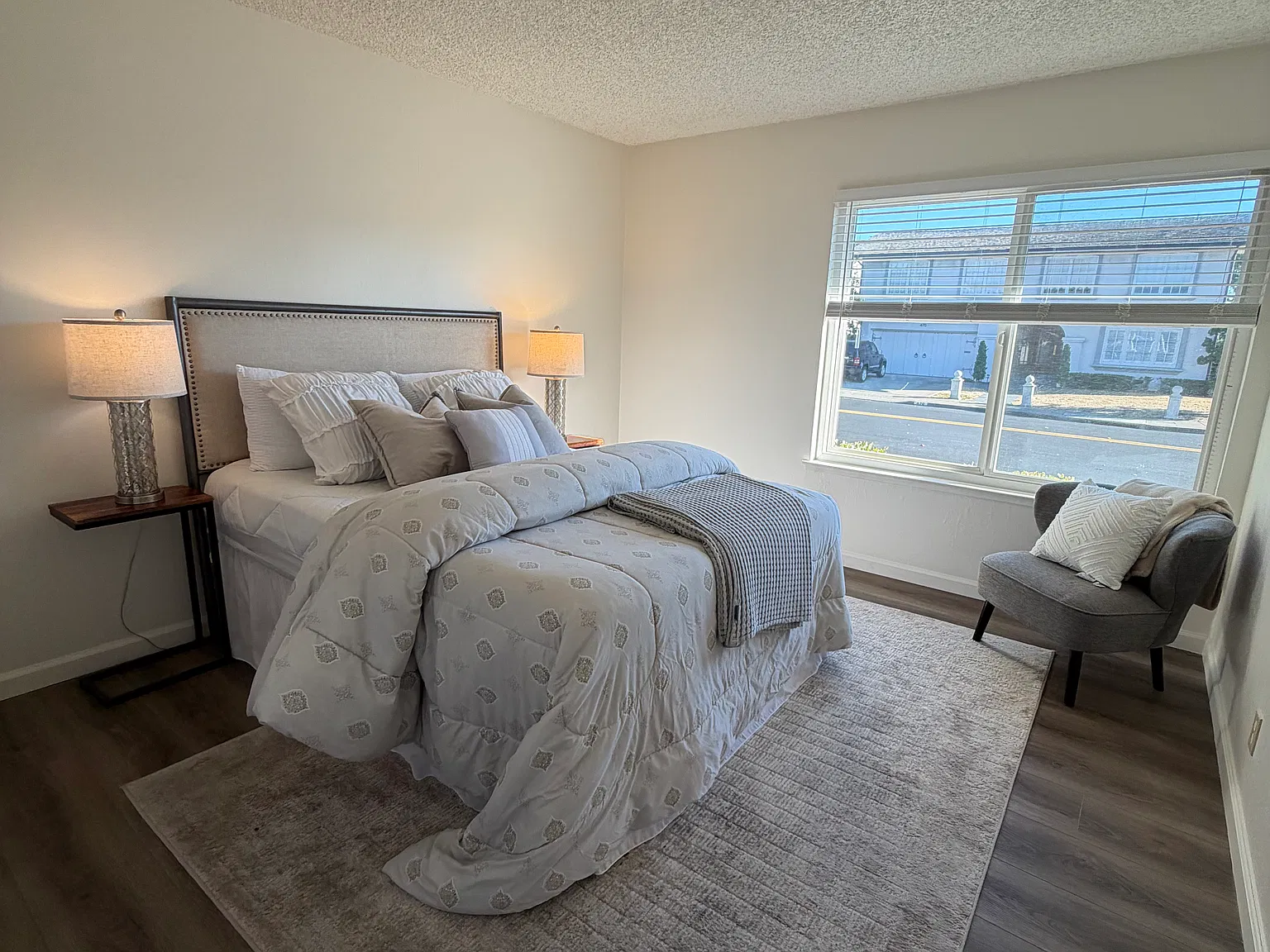 4 bed, 2.5 bath, 2200 sqft, $8,000 — Photo 4