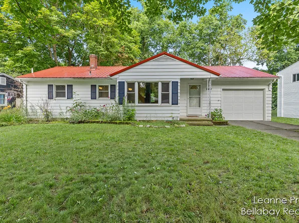 2421 Cumberland St, Kalamazoo, MI 49006