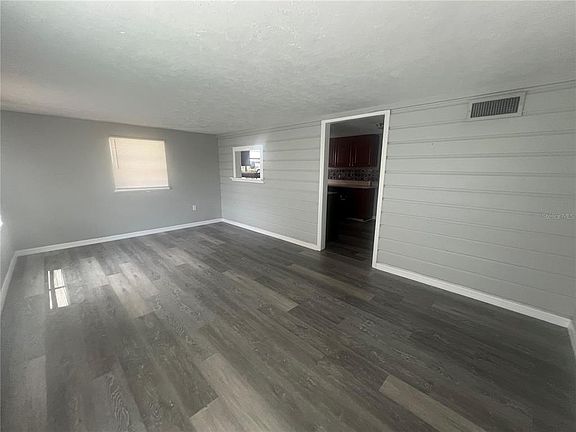 5th image of 513 Oliphant Ln
