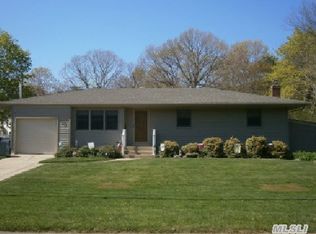 37 Louisiana Ave, Bay Shore, NY 11706